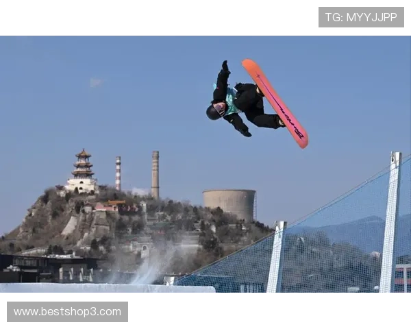 苏翊鸣勇夺2025至2026赛季单板滑雪大跳台冠军